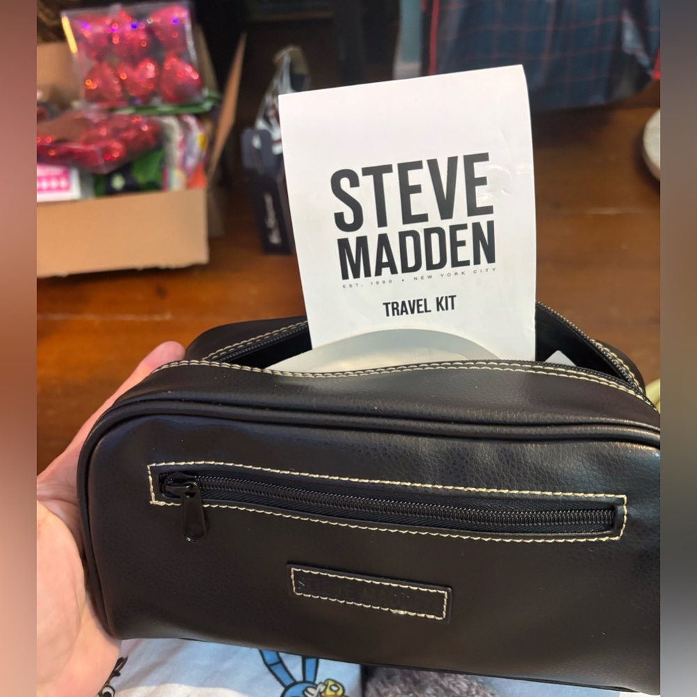 Steve Madden travel kit